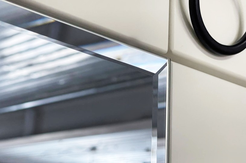 Шкаф трехдверный Ева 105.02 с зеркалом