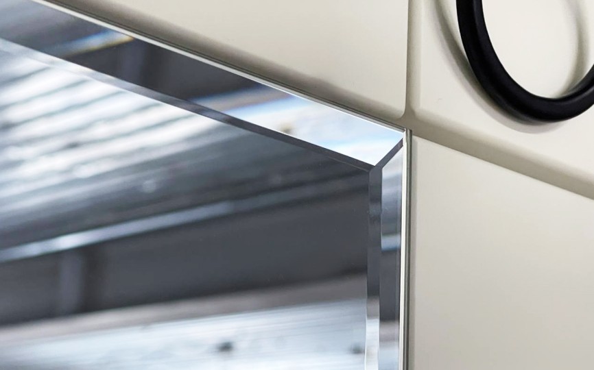 Шкаф трехдверный Ева 105.02 с зеркалом