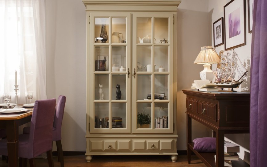 Сервант - витрина двухдверный Бьёрт на круглых ножках 1-50