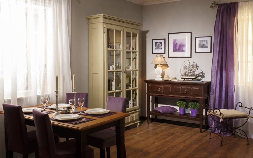 Сервант - витрина двухдверный Бьёрт на круглых ножках 1-50