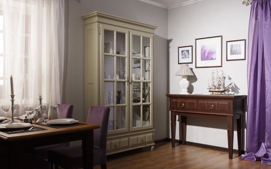 Сервант - витрина двухдверный Бьёрт на круглых ножках 1-50