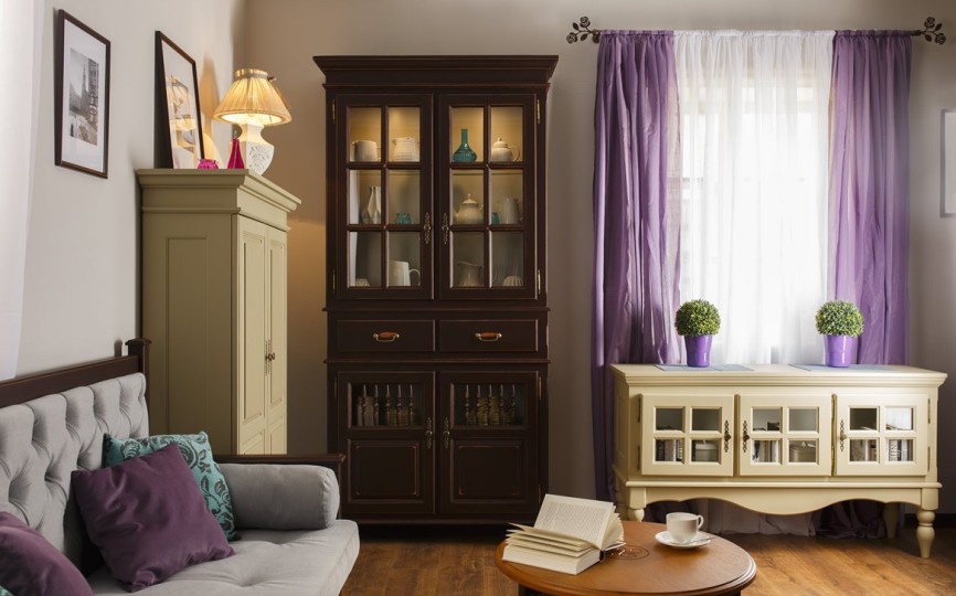 Комод Бьёрт с полками на высоких ножках 1-51