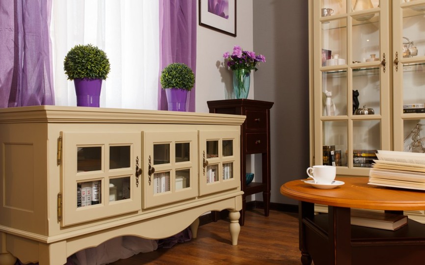 Комод Бьёрт с полками на высоких ножках 1-51