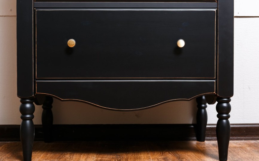 Тумба Бьёрт три ящика на высоких ножках 1-54