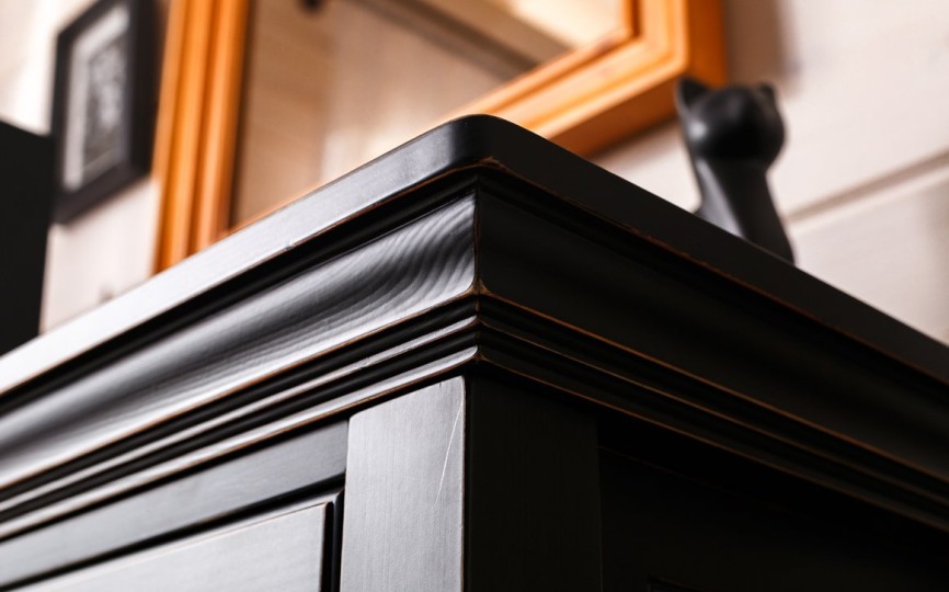 Тумба Бьёрт три ящика на высоких ножках 1-54