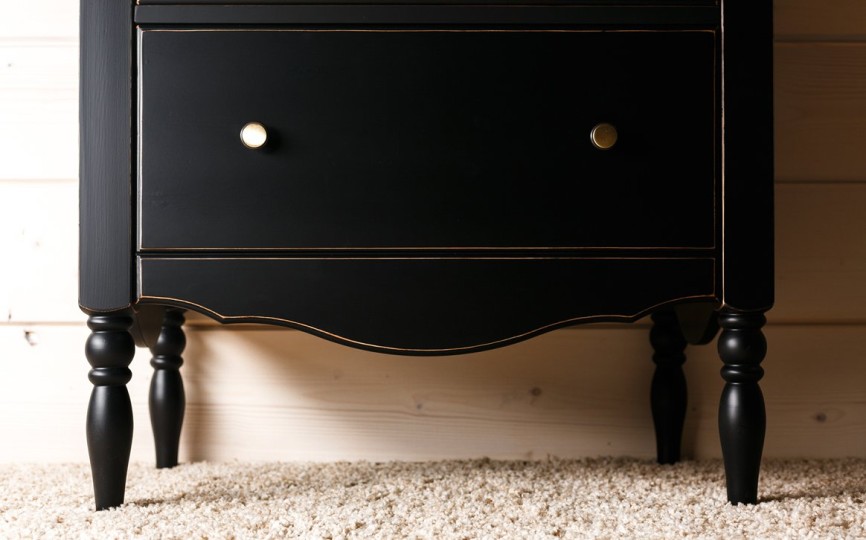 Тумба Бьёрт три ящика на высоких ножках 1-54