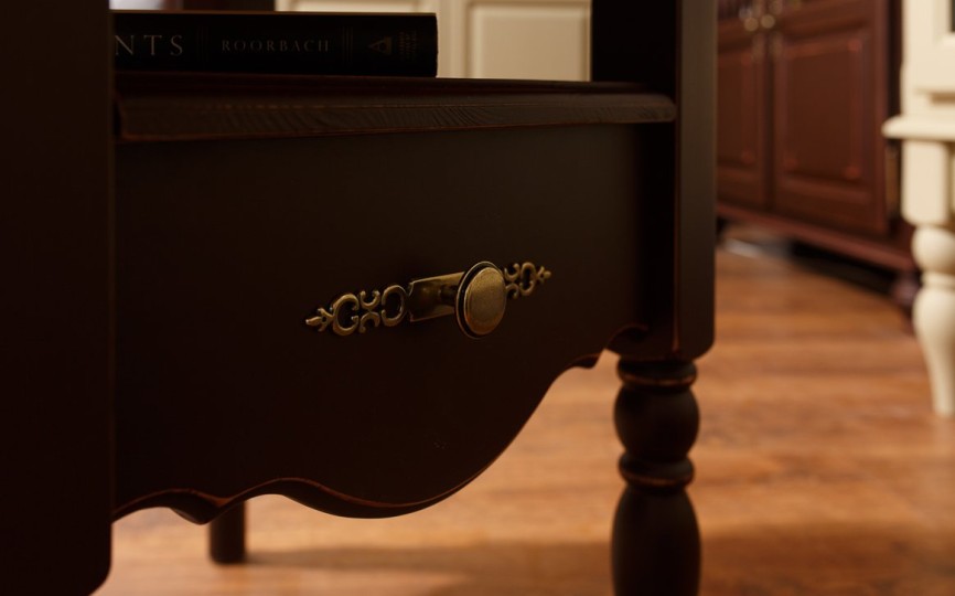 Тумба Бьёрт  круглая на высоких ножках 1-64