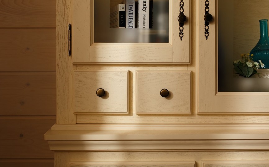 Сервант Валенсия трехдверный 2-4 на круглых ножках