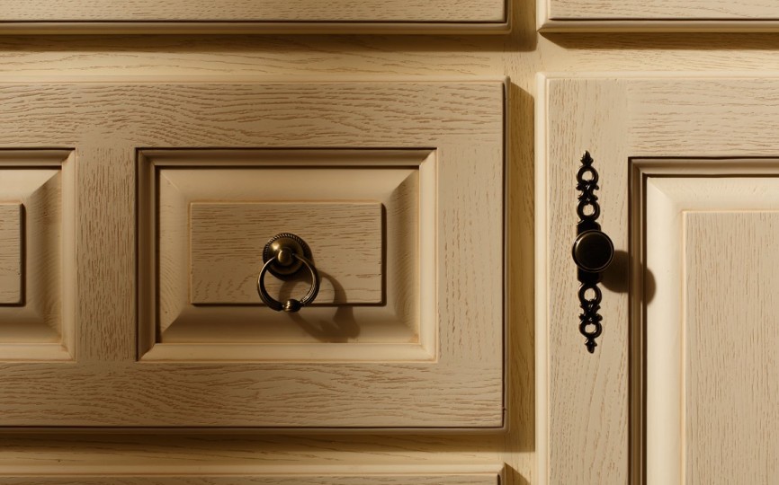 Сервант Валенсия трехдверный 2-4 на круглых ножках