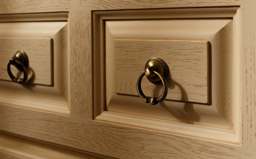 Сервант Валенсия трехдверный 2-4 на круглых ножках