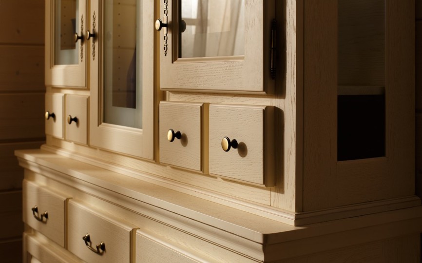 Сервант Валенсия трехдверный 2-4 на круглых ножках