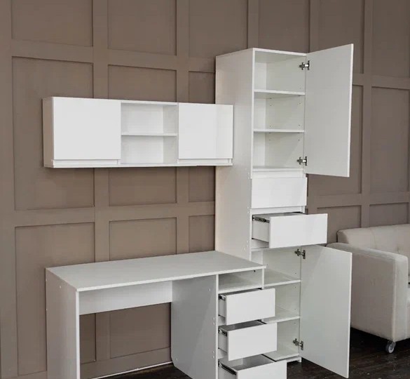 Стол письменный с ящиками