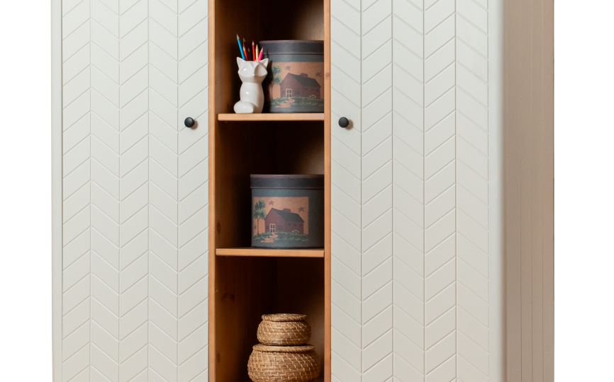 Шкаф книжный Грета №16 трехдверный