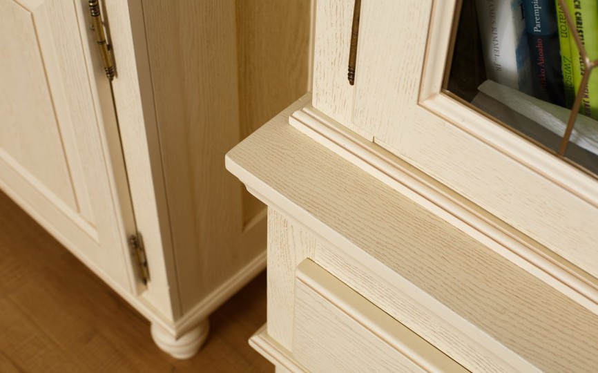 Сервант Валенсия двухдверный 2-11 на высоких ножках