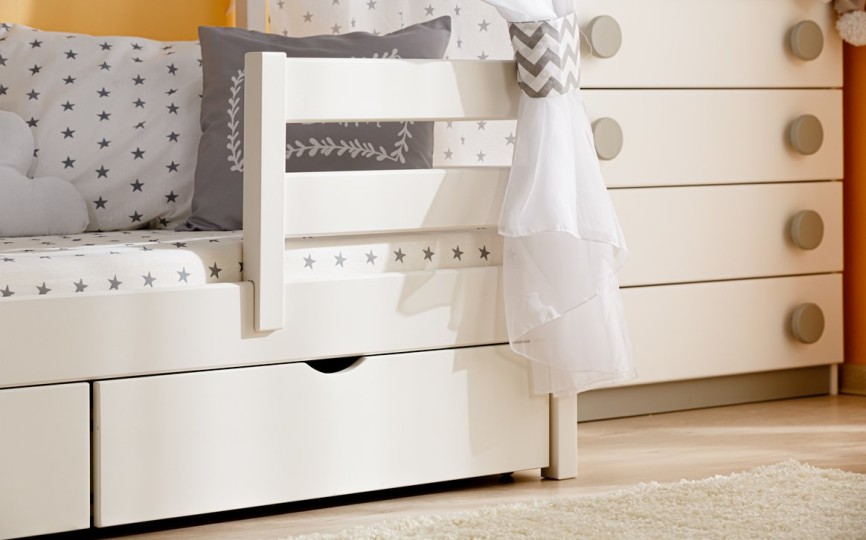 Кровать тахта с продольной крышей Тимберика Кидс N5