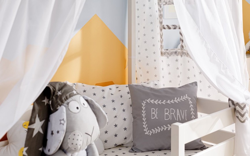 Кровать тахта с продольной крышей Тимберика Кидс N5