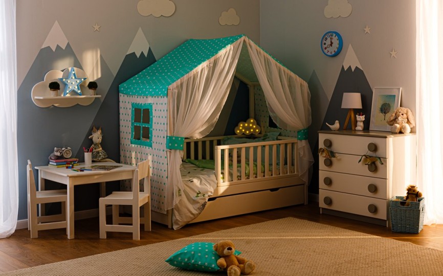 Кровать тахта с бортиками с поперечной крышей Тимберика Кидс N10