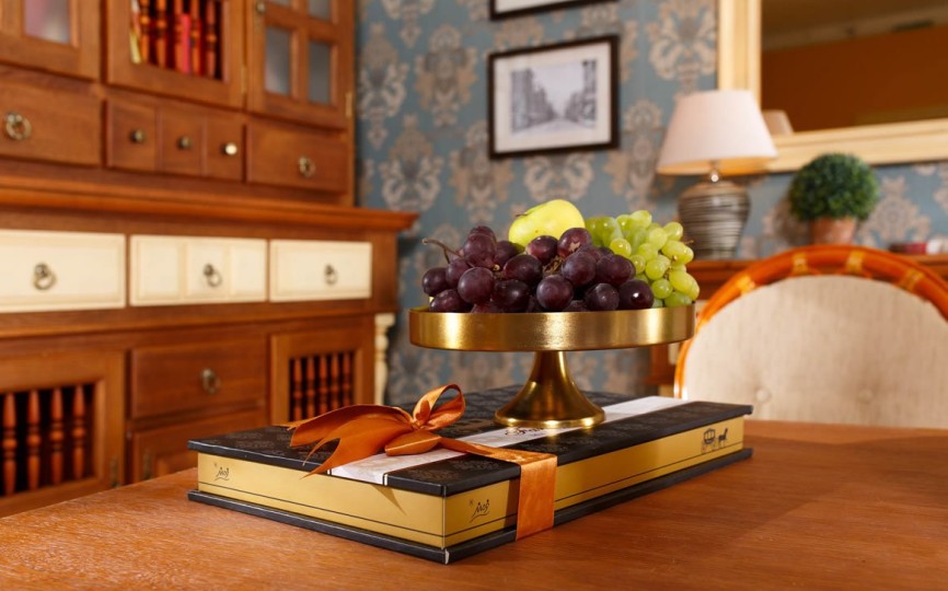 Буфет трехдверный Валенсия 2-20 на круглых ножках