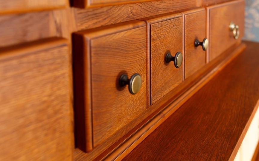 Буфет трехдверный Валенсия 2-20 на круглых ножках