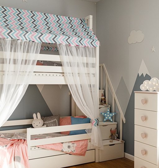 Кровать двухъярусная с продольной крышей, с лестницей-комодом Тимберика Кидс N18