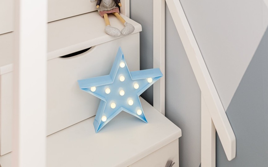 Кровать двухъярусная с продольной крышей, с лестницей-комодом Тимберика Кидс N18