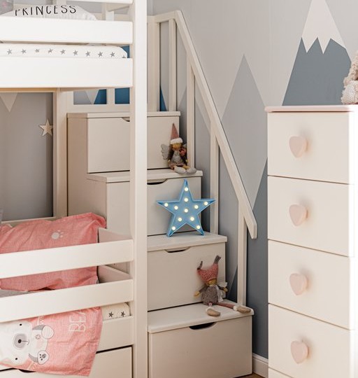 Кровать двухъярусная с продольной крышей, с лестницей-комодом Тимберика Кидс N18