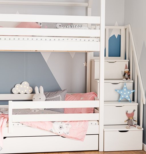 Кровать двухъярусная с продольной крышей, с лестницей-комодом Тимберика Кидс N18