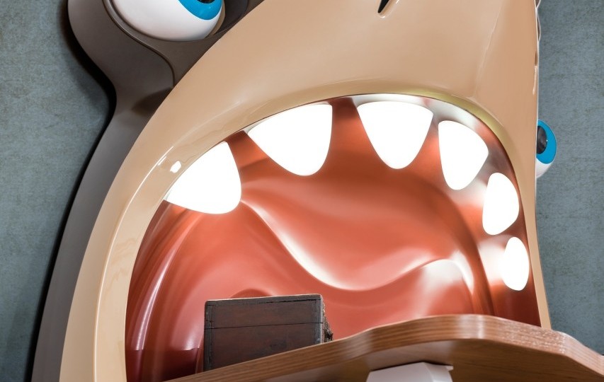 BLACK PIRATE KS-1103 Письменный стол «Акула»