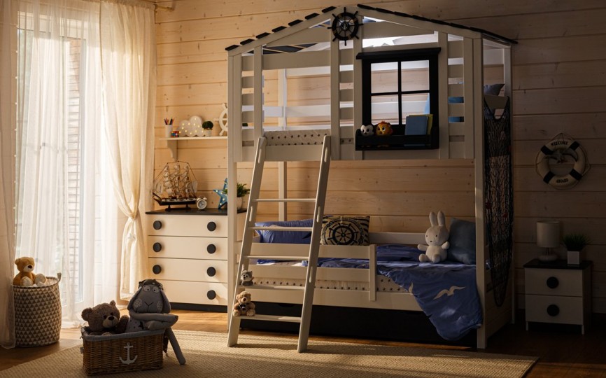 Кровать двухъярусная с надстройкой домиком, с наклонной лестницей Тимберика Кидс N20