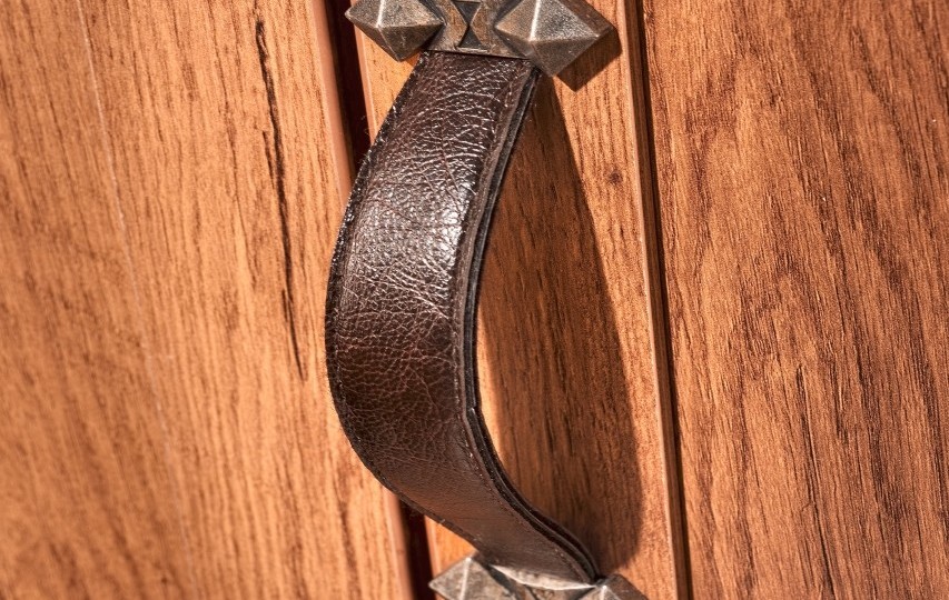 BLACK PIRATE KS-1002 3-х дверный шкаф