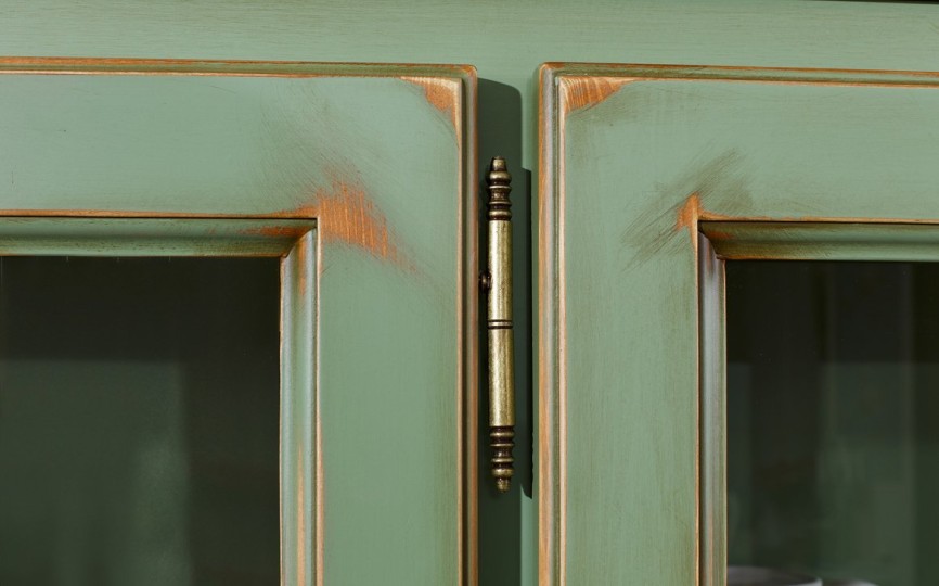 Сервант трехдверный Валенсия 2-32 на высоких ножках