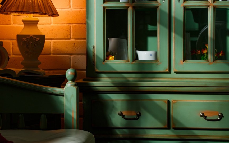 Сервант трехдверный Валенсия 2-32 на высоких ножках