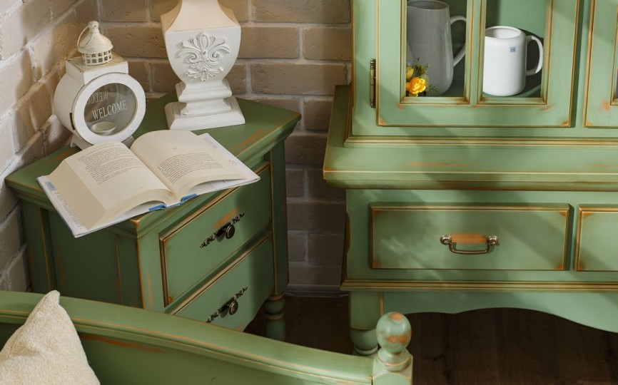 Сервант трехдверный Валенсия 2-32 на высоких ножках