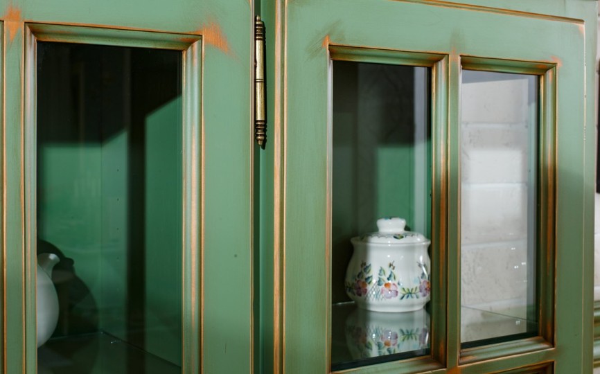 Сервант трехдверный Валенсия 2-32 на высоких ножках