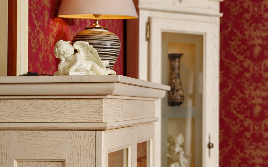 Сервант двухдверный Бьёрт на круглых ножках 1-1