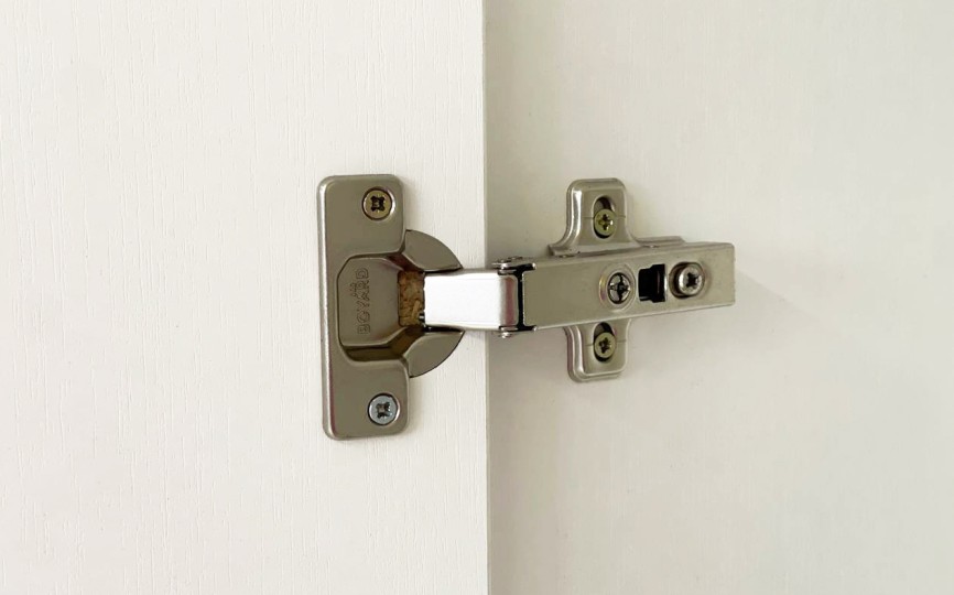 Шкаф двухдверный Зефир (белый) 108.01  