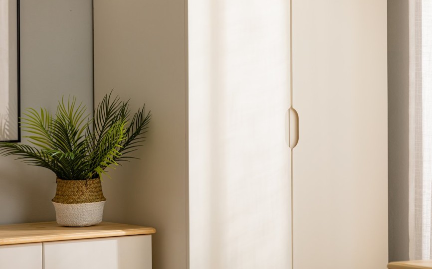 Шкаф двухдверный на ножках Тимберика Кидс N2